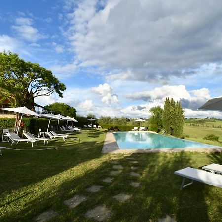 Le Rocche Di Valiano Aparthotel Bagian luar foto
