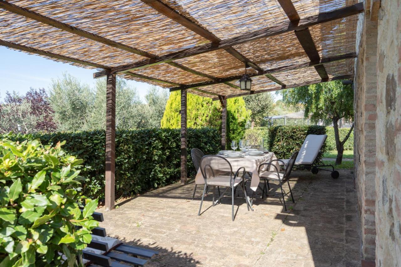 Le Rocche Di Valiano Aparthotel Bagian luar foto
