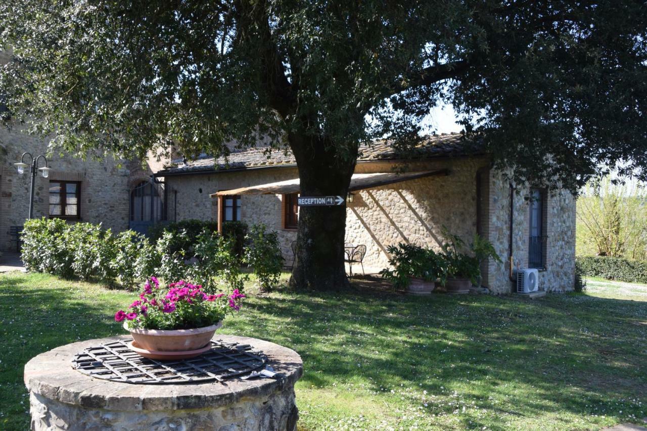 Le Rocche Di Valiano Aparthotel Bagian luar foto