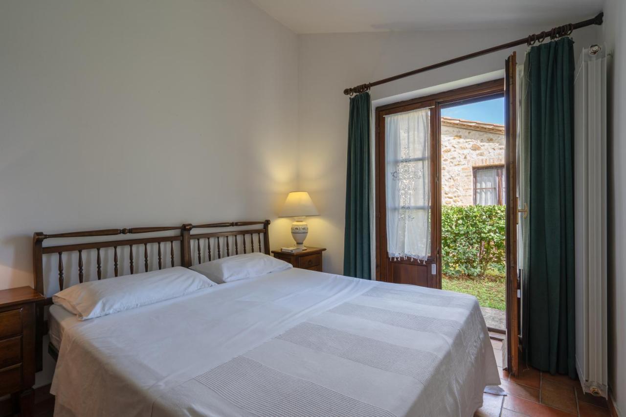 Le Rocche Di Valiano Aparthotel Bagian luar foto