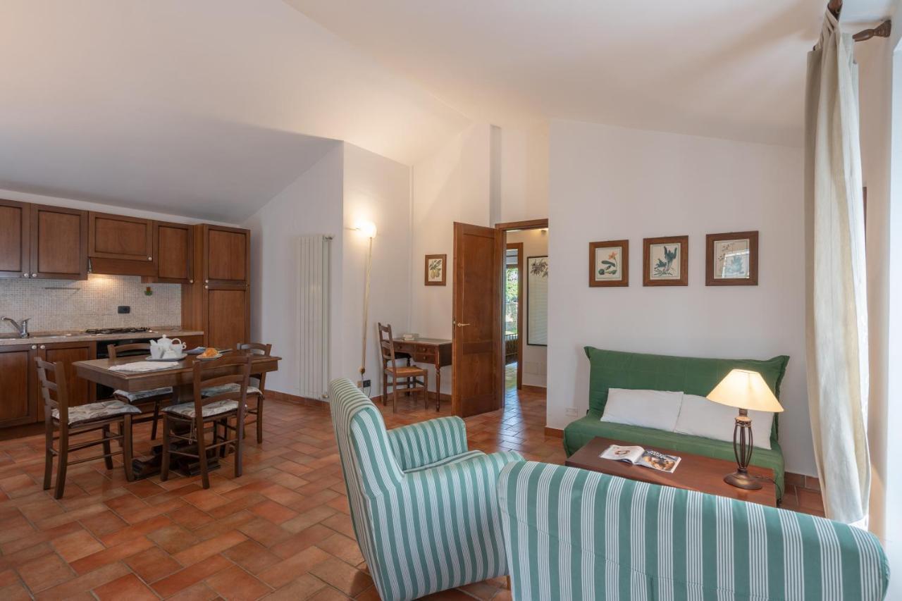 Le Rocche Di Valiano Aparthotel Bagian luar foto