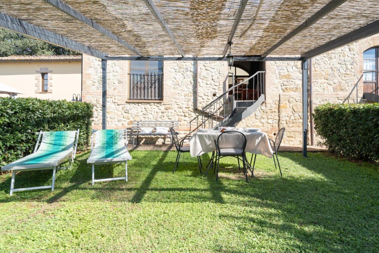 Le Rocche Di Valiano Aparthotel Bagian luar foto