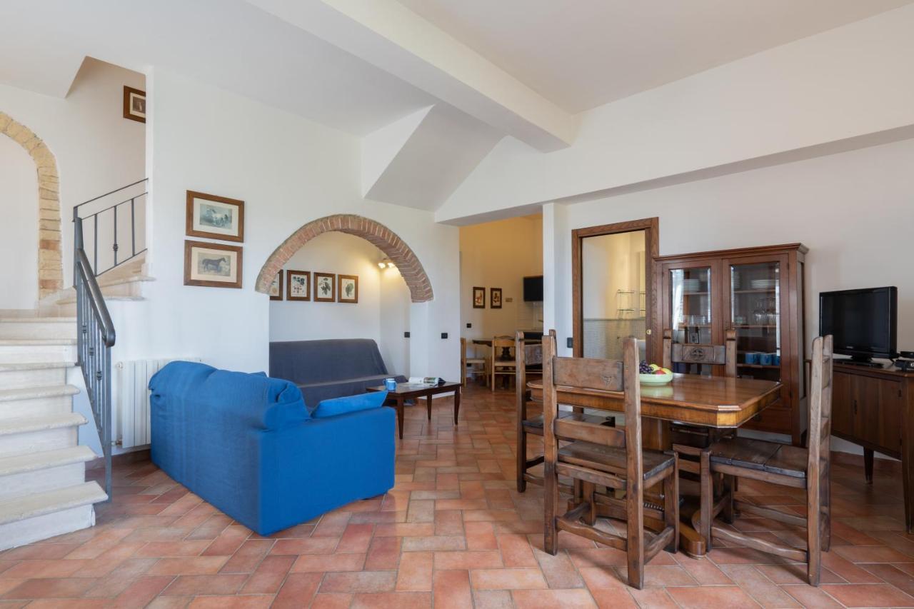 Le Rocche Di Valiano Aparthotel Bagian luar foto