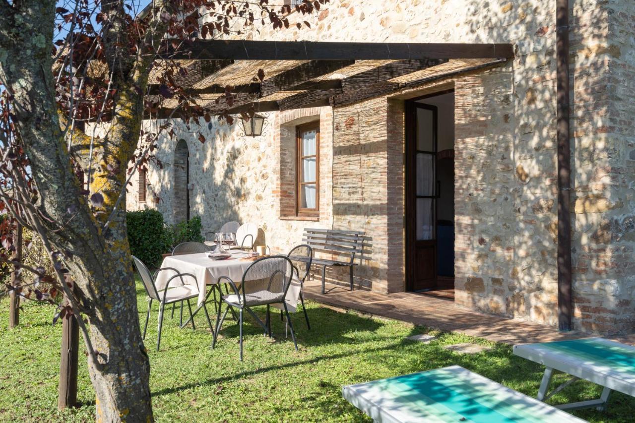 Le Rocche Di Valiano Aparthotel Bagian luar foto