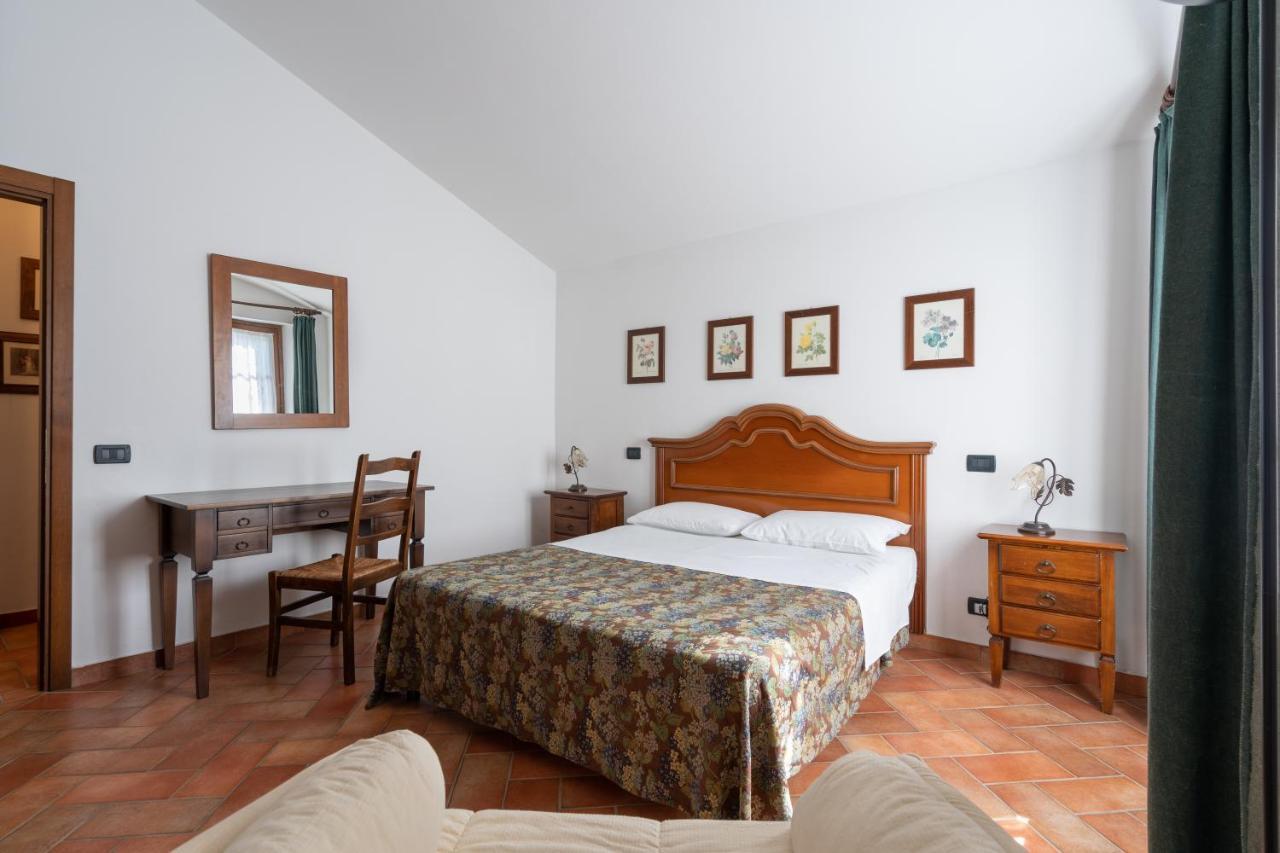 Le Rocche Di Valiano Aparthotel Bagian luar foto