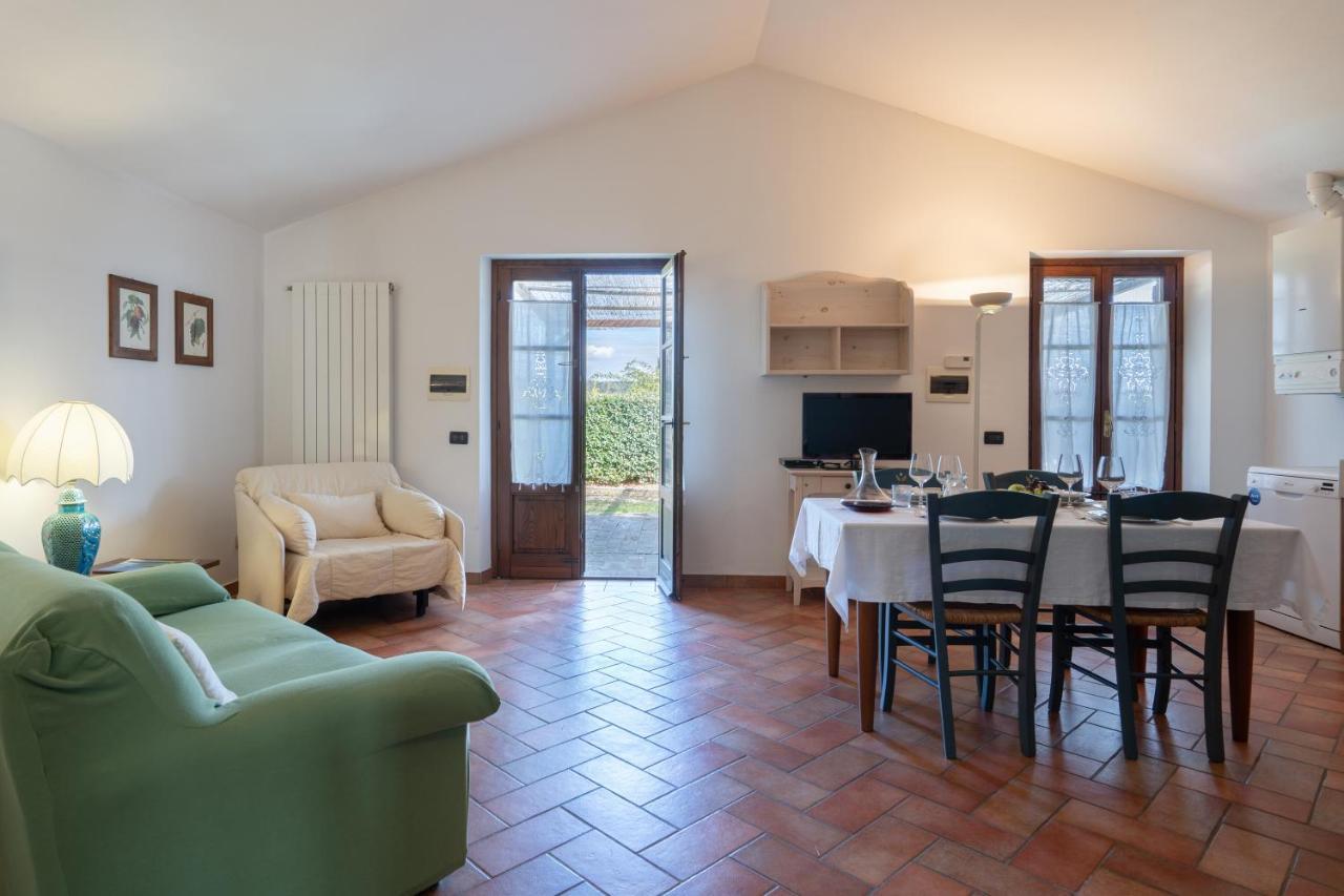Le Rocche Di Valiano Aparthotel Bagian luar foto